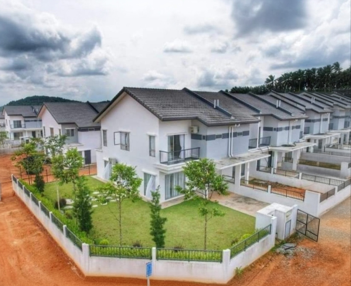 Rumah Teres Dua Tingkat